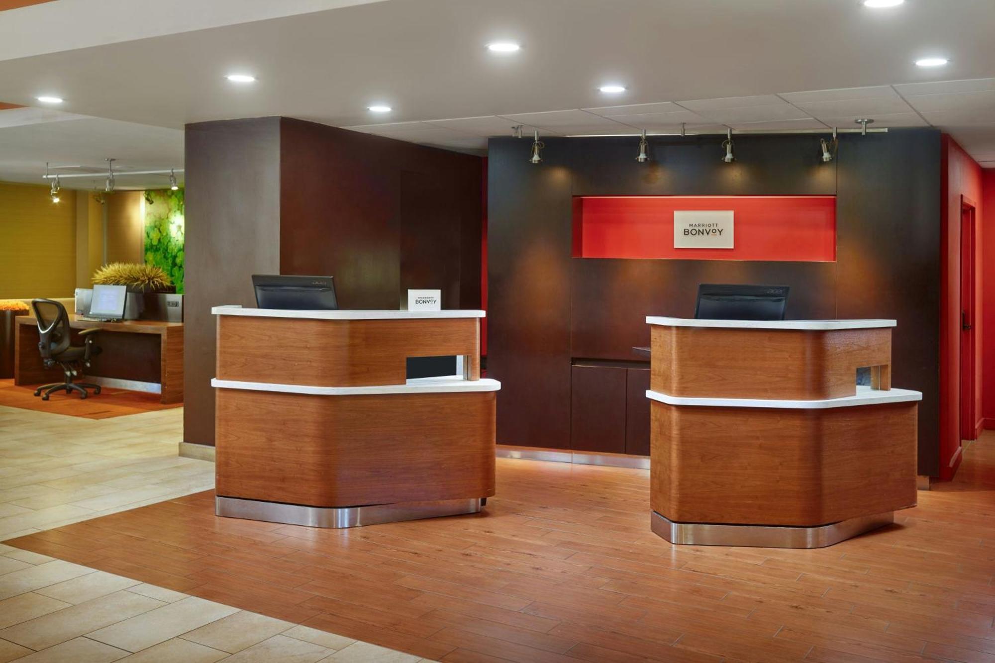 Courtyard By Marriott Baton Rouge Acadian Centre/Lsu Area Hotel Exterior photo