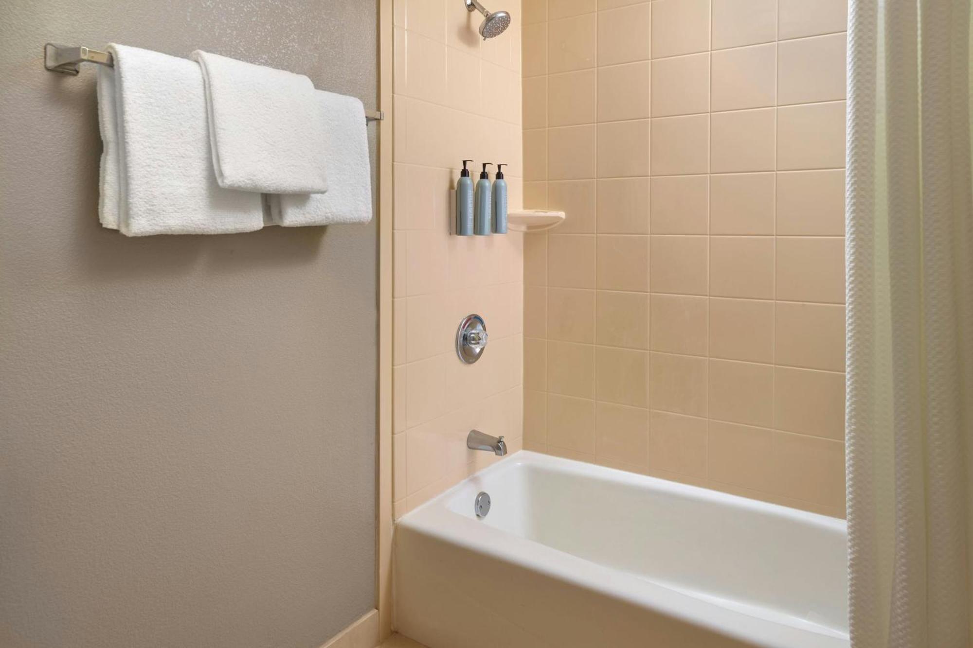 Courtyard By Marriott Baton Rouge Acadian Centre/Lsu Area Hotel Exterior photo