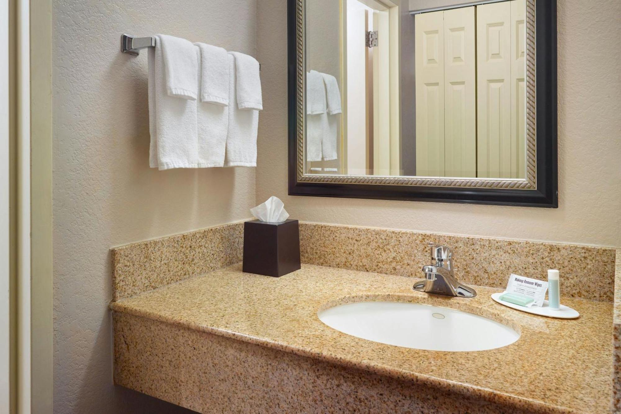 Courtyard By Marriott Baton Rouge Acadian Centre/Lsu Area Hotel Exterior photo
