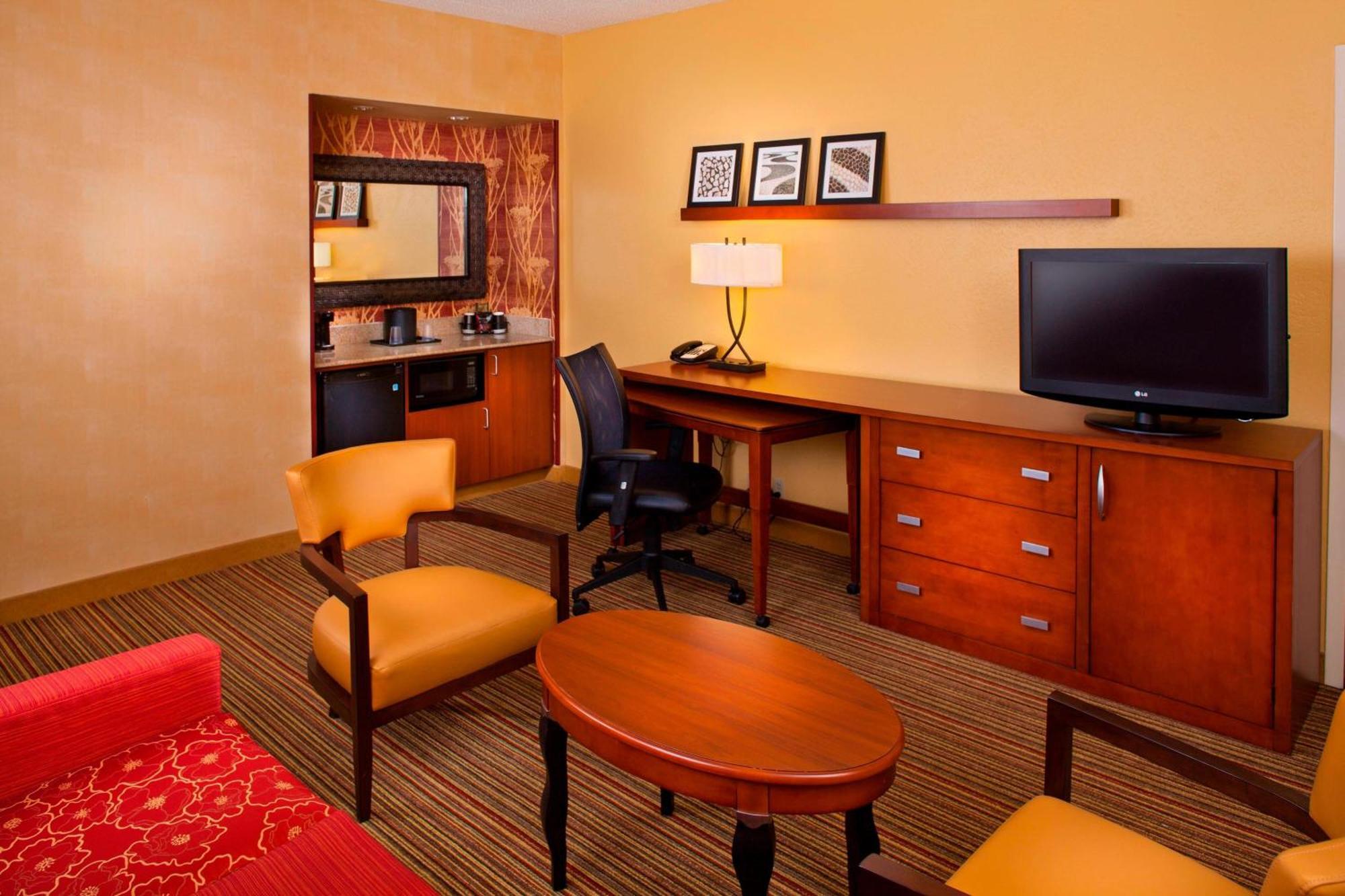 Courtyard By Marriott Baton Rouge Acadian Centre/Lsu Area Hotel Exterior photo