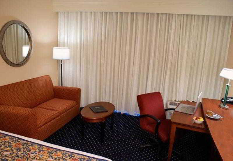 Courtyard By Marriott Baton Rouge Acadian Centre/Lsu Area Hotel Exterior photo